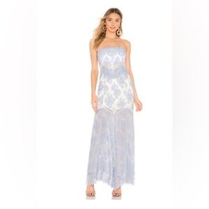 Macie Gown in Baby Blue & White
X BY NBD White Elegant Strapless Lace Gown